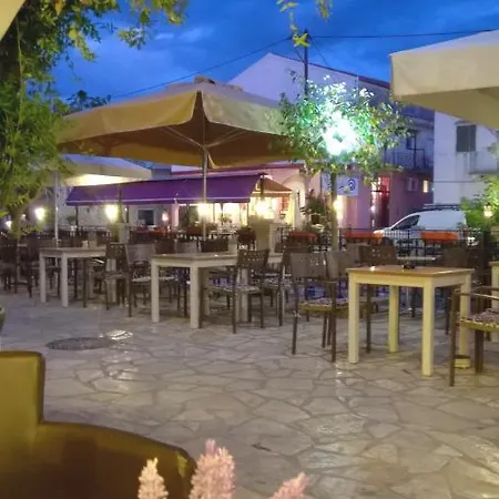 Kiki House *