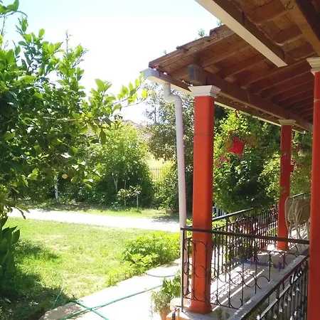 בית נופש Kiki House לפקימי